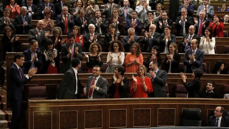 La guerra de las primarias del PSOE ya alcanza a sus escaños en el Congreso