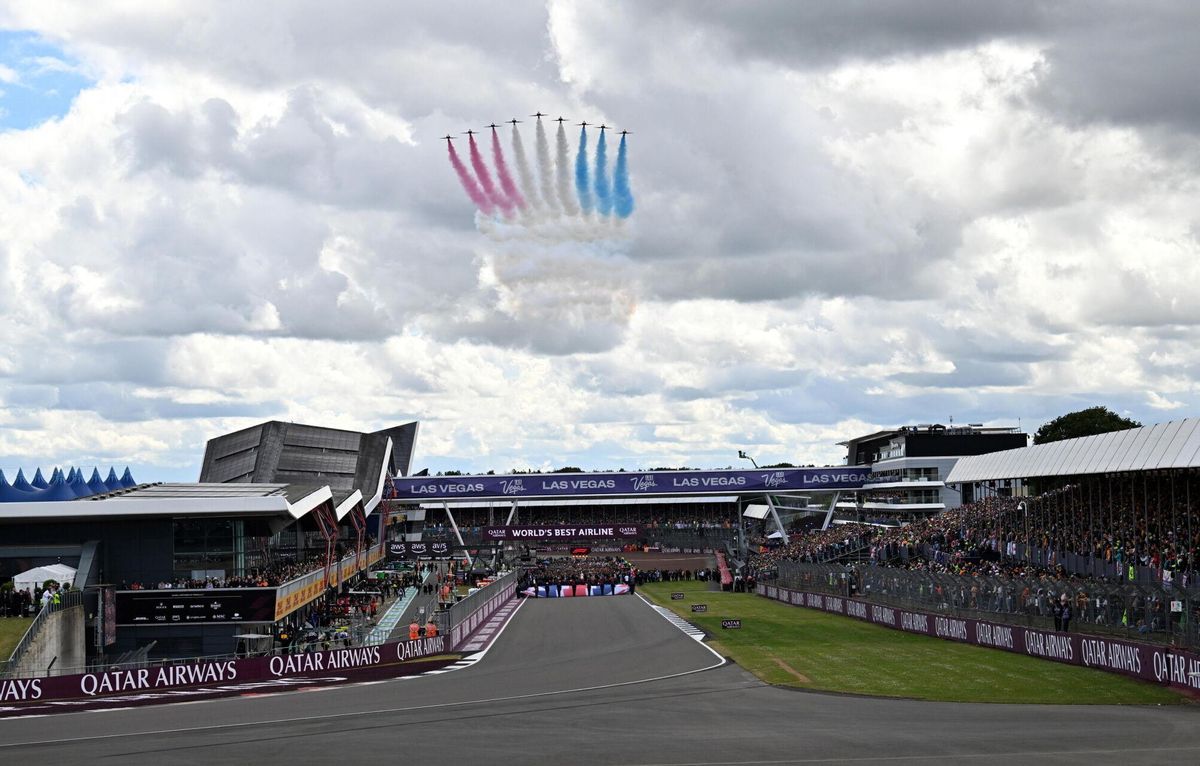 Towcester (United Kingdom), 07/07/2024.- Red Arrows to fly above the racetrack ahead of the Formula One British Grand Prix at the Silverstone Circuit racetrack in Towcester, Britain, 07 July 2024. (Fórmula Uno, Reino Unido) EFE/EPA/PETER POWELL