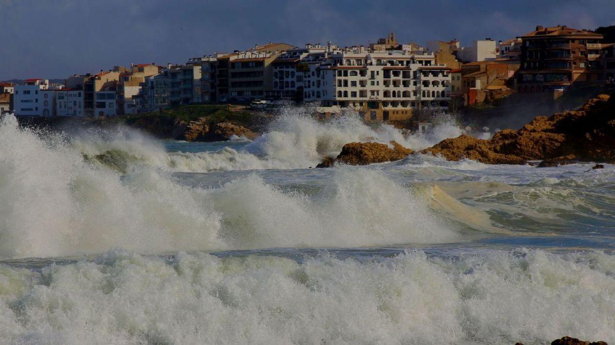 Fort onatge a la Platja de l’Escala