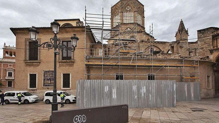 Andamios en la parte de la catedral donde se produjeron las filtraciones.