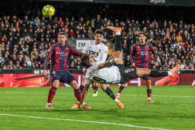 Todas las imágenes del Valencia CF - Levante UD en Mestalla