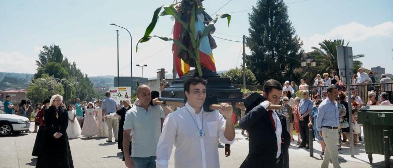 Participantes en una anterior edición de la procesión de Santiaguiño.