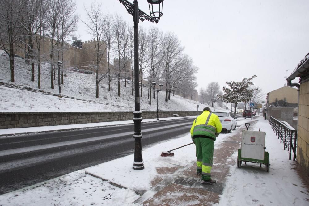 Ávila capital amanece cubierta de nieve