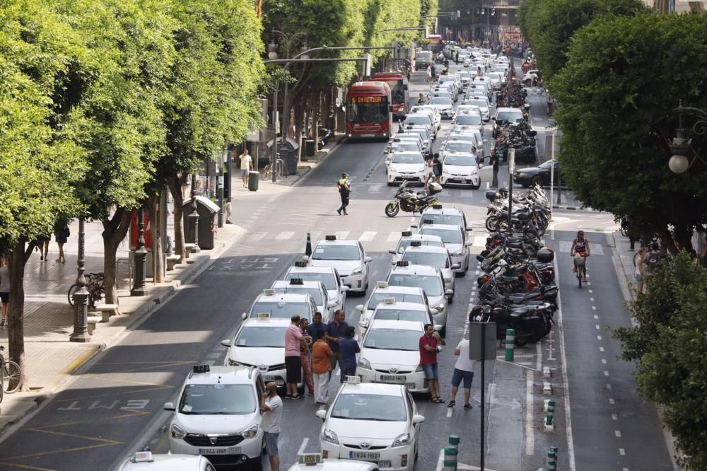 Huelga de taxistas en València