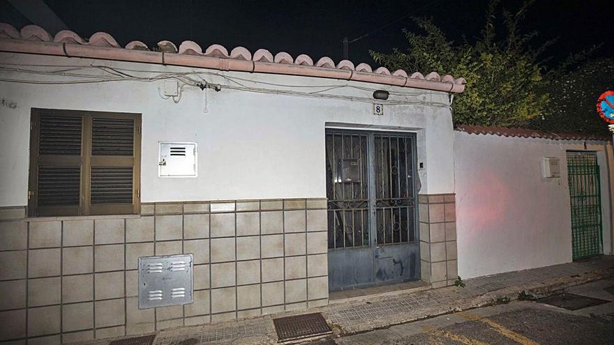 Casa de La Soledat en la que apareció un hombre muerto seis meses antes.  | GUILLEM BOSCH
