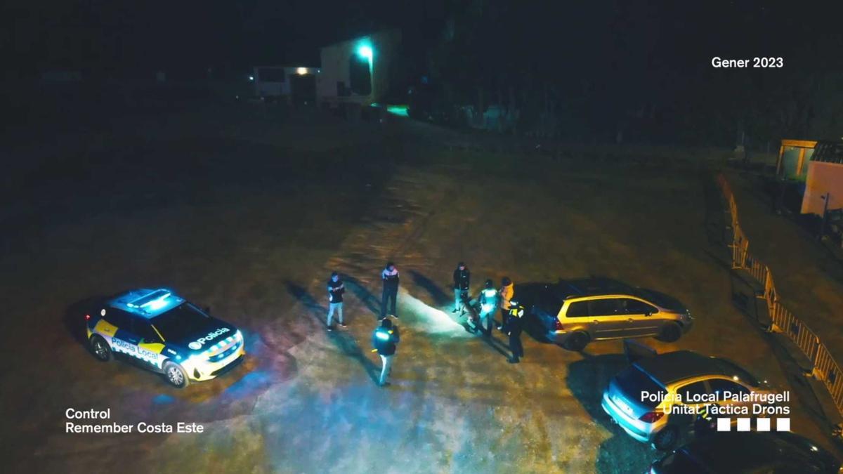 Control amb suport de la Unitat Tàctica de Drons de la Policia Local al voltant d'una discoteca de Calella de Palafrugell.