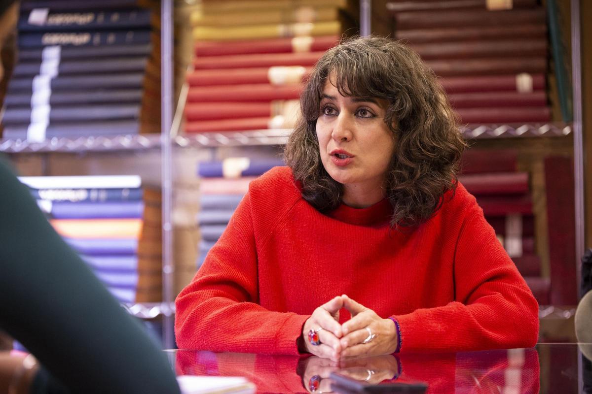 Irene de Miguel durante la entrevista, en las instalaciones del Periódico Extremadura, en Cáceres.