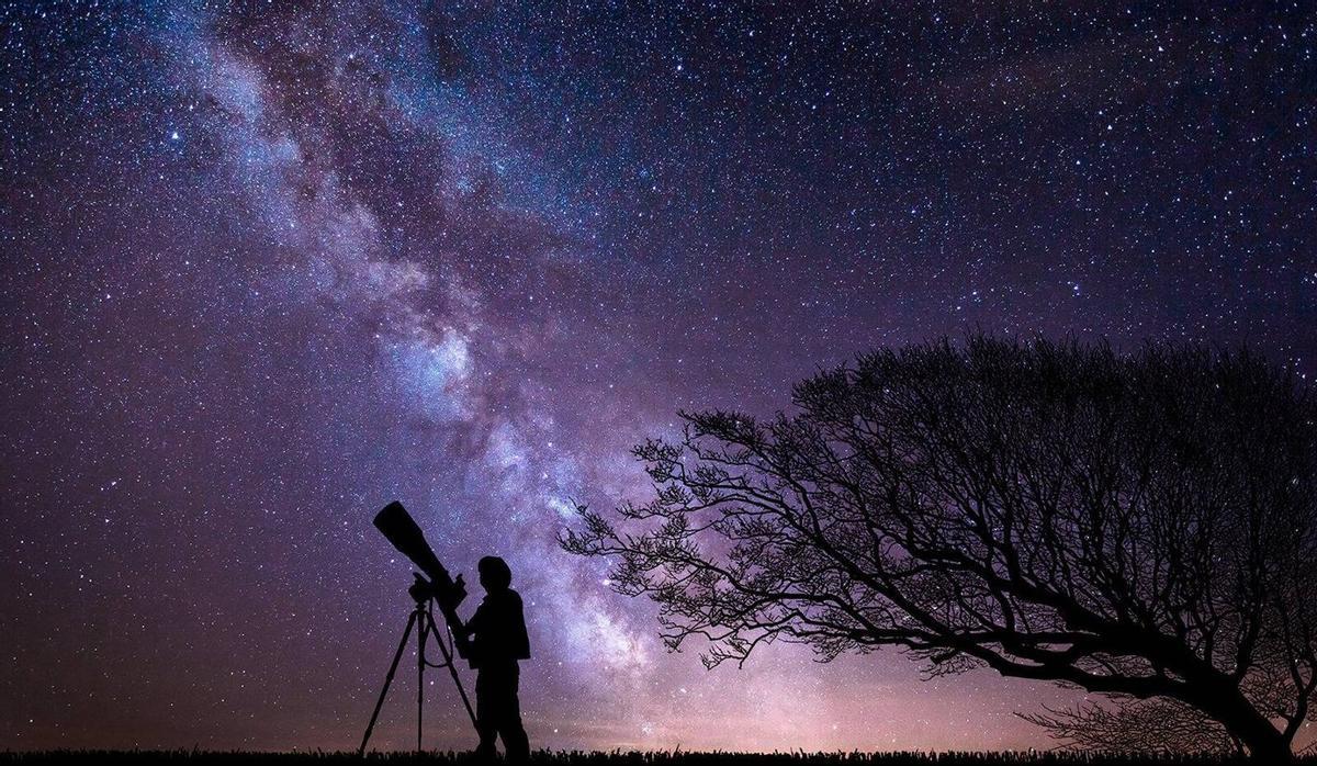 El programa de actividades de observación y divulgación astronómica permite comprender mejor el cielo de Ibiza.