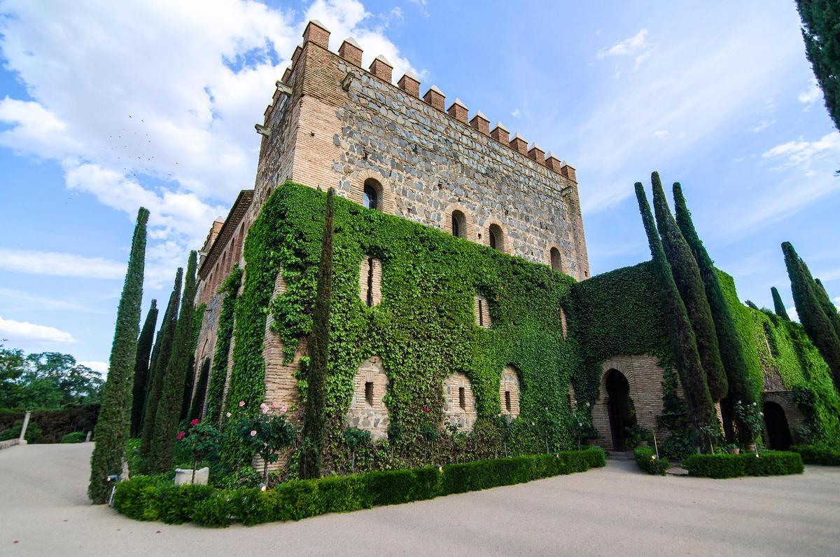 Una de las fachadas exteriores del palacio