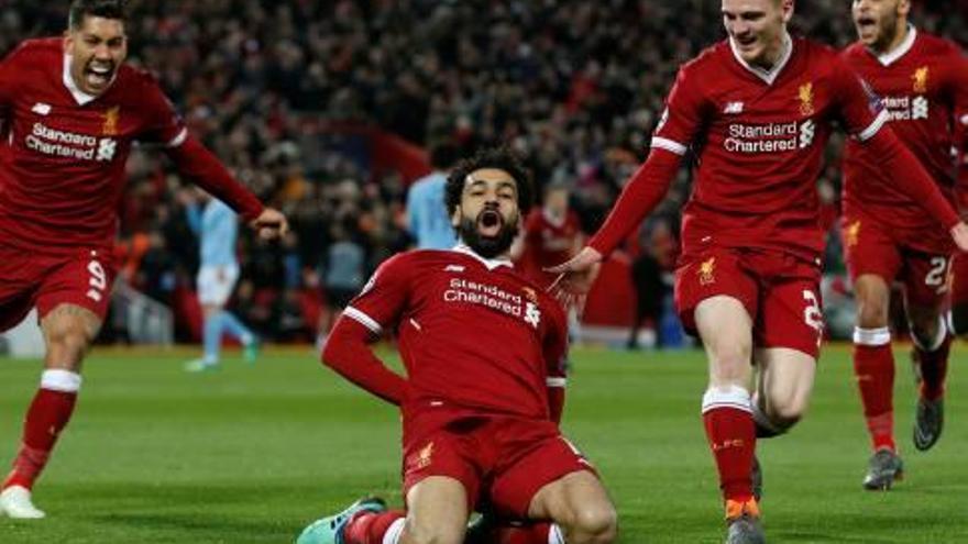 Firmino, Salah i Robertson celebren el primer gol del Liverpool