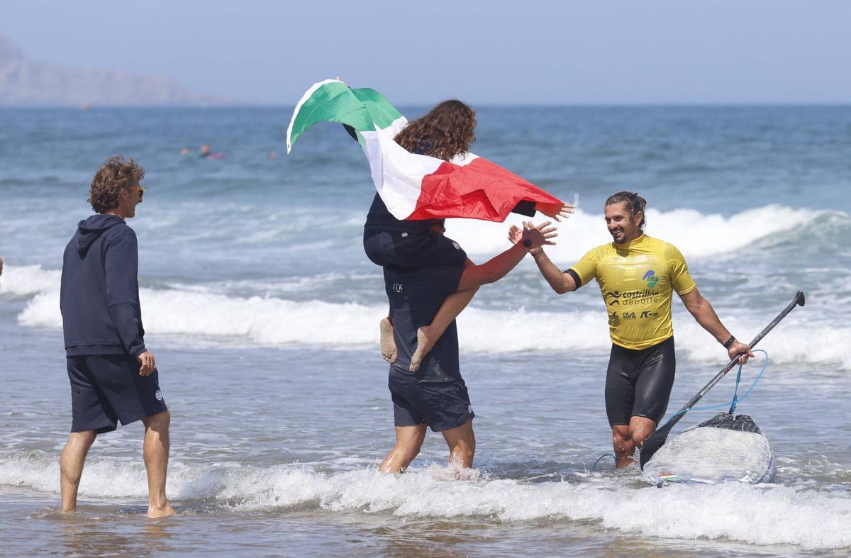 En imágenes: Así fue la victoria de España en el campeonato de paddle surf de Salinas En imágenes: Así fue la victoria de España en el campeonato de paddle surf de Salinas