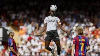 Directo | Pañolada contra la directiva y gritos de «¡A por el palco!» en Mestalla