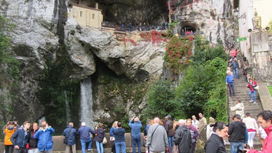 &quot;El Chorrón&quot; de Covadonga resurge tras la sequía