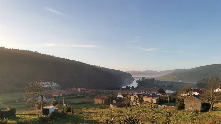 Núcleo rural da parroquia de Lires, en Cee.