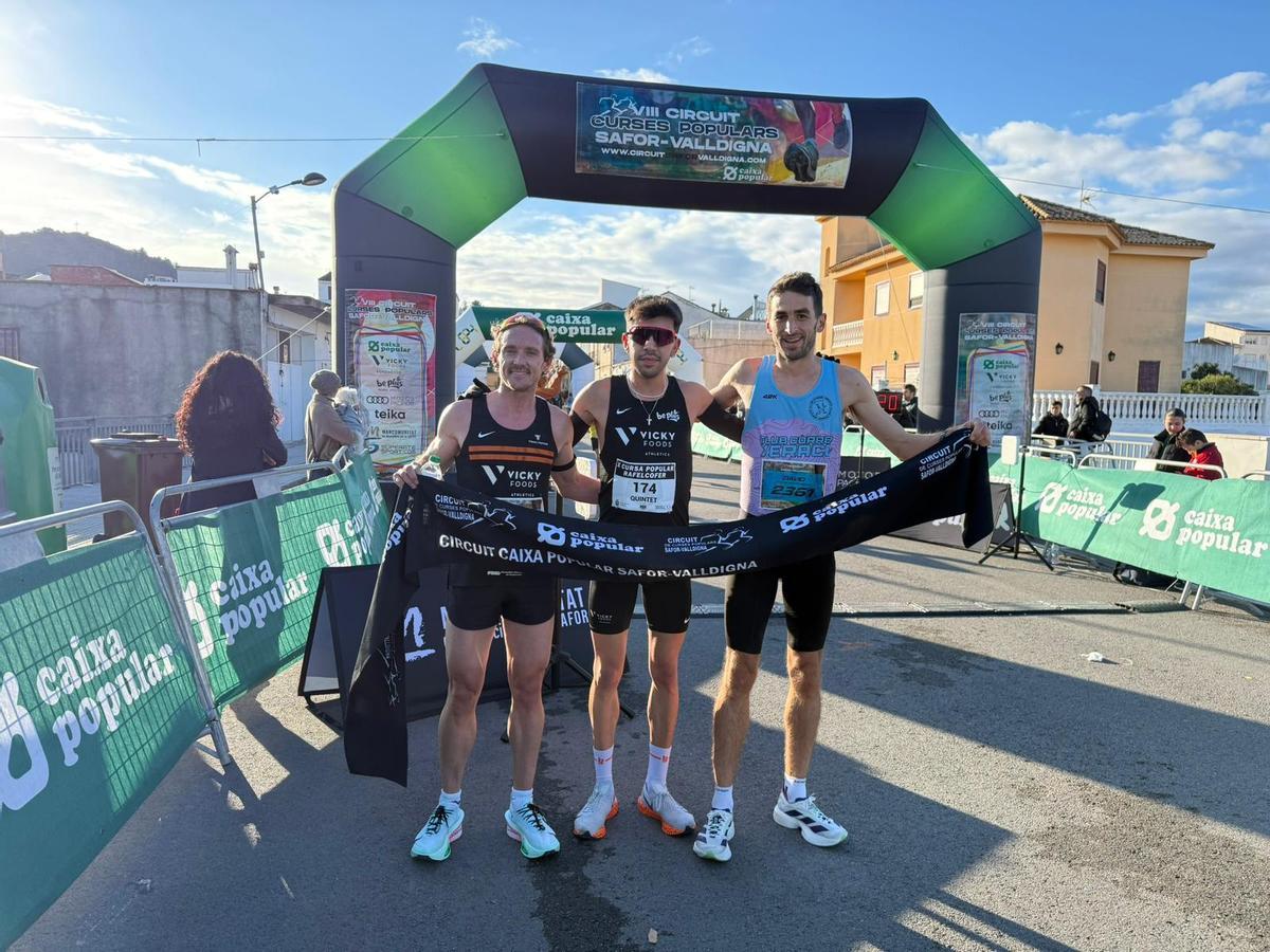 Mark Tanner, izquierda, campeón del Circuit junto a Joel Camarena y David Cantos