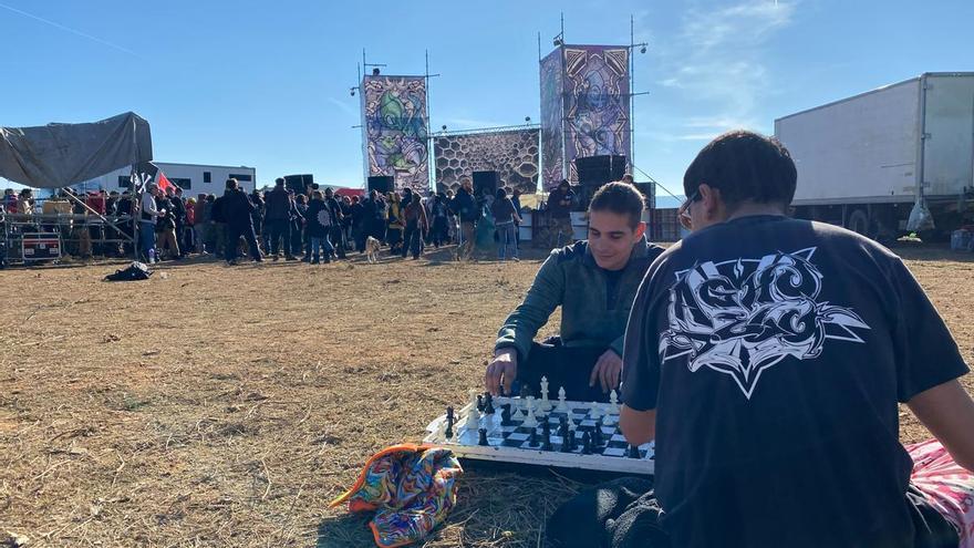 Dentro de la &#039;rave&#039; ilegal de Ciudad Real: pizzas al horno, hinchables y &quot;el mejor electrosound del mundo&quot;