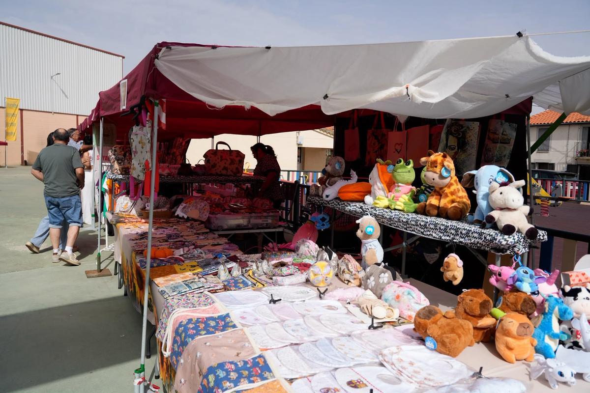 GALERÍA | Pereruela exalta su alfarería tradicional en una feria