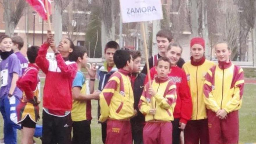 Parte del equipo infantil zamorano que compitió en Burgos.