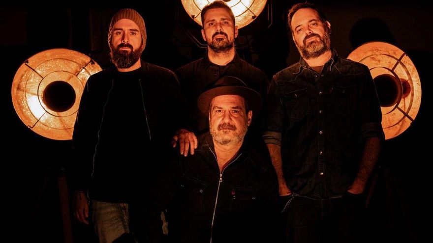 «En veinte años de carrera musical hemos visto pasar muchas modas»