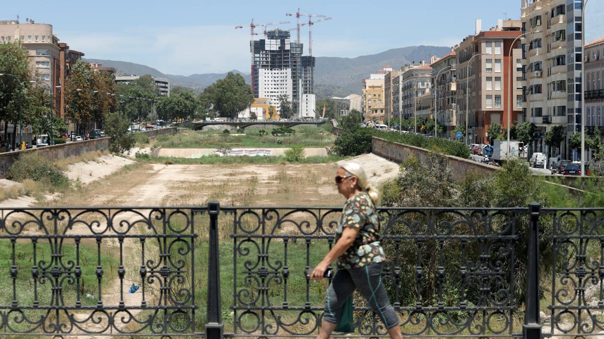 Las torres de Martiricos, vistas desde el puente de la Aurora.