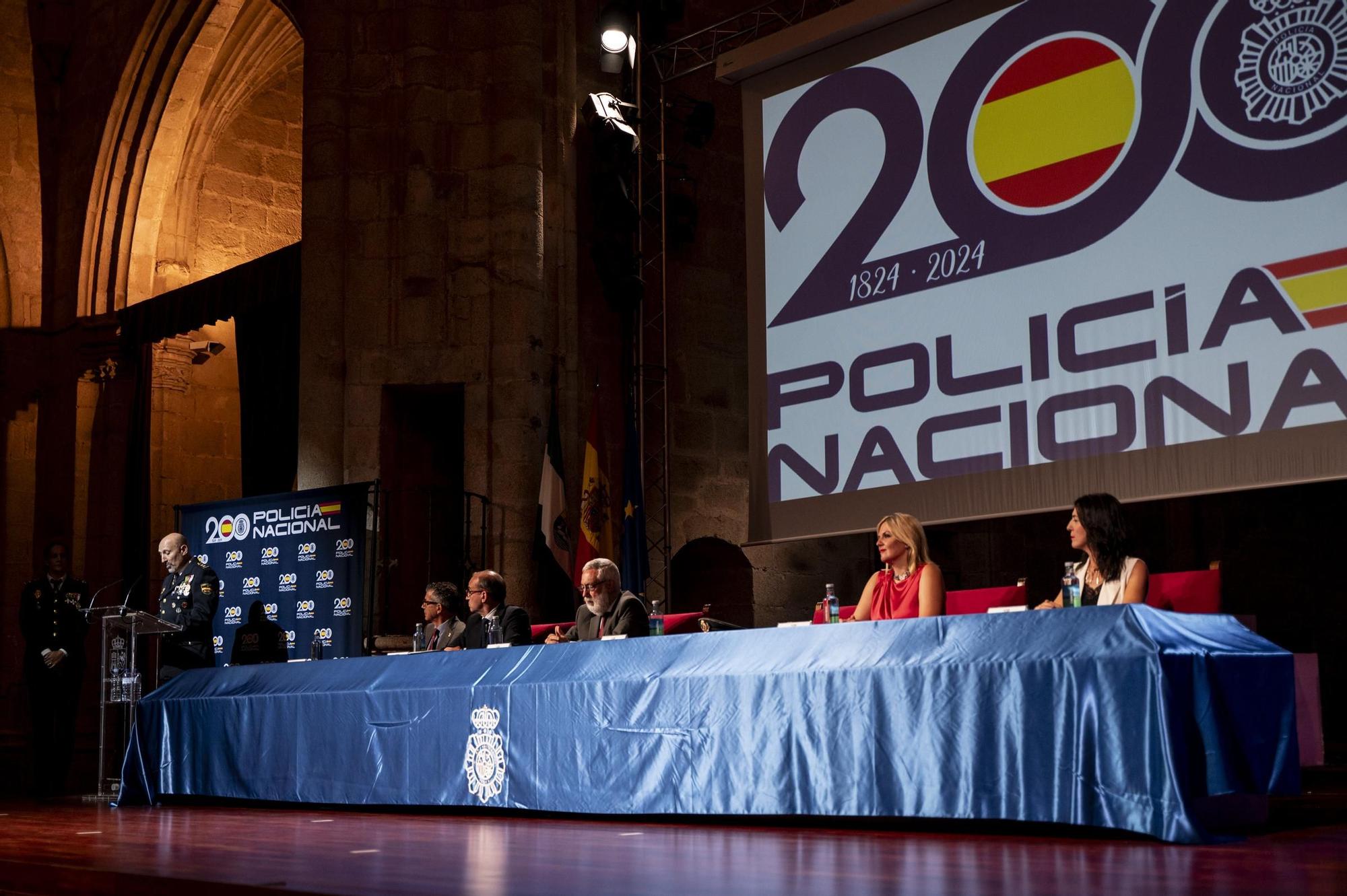 FOTOGALERÍA | Las imagénes de la celebración del patrón de la Policía Nacional en Cáceres