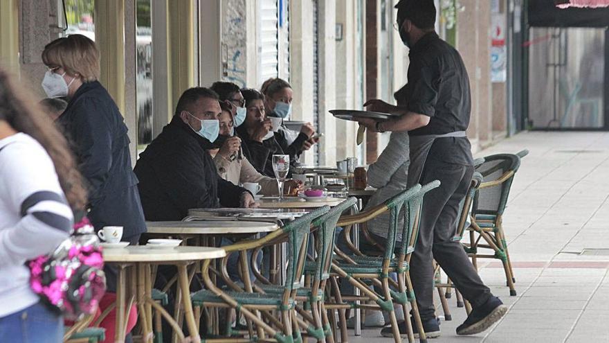 Una terraza de hostelería este fin de semana en Moaña. |   // SANTOS ÁLVAREZ