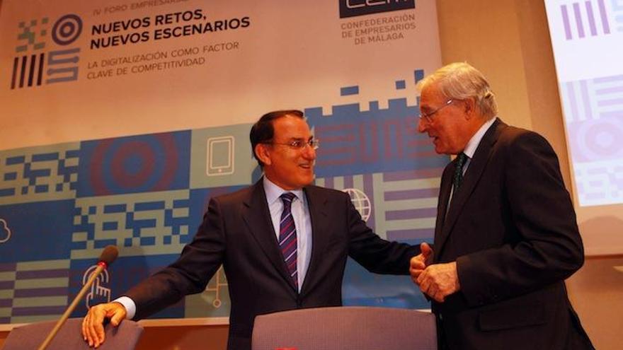 El presidente de la CEM, Javier González de Lara, y el consejero delegado de Unicaja, Manuel Azuaga.