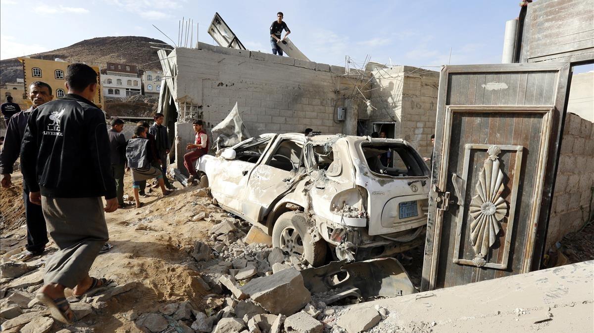 Uno de los lugartes de Saná afectado por el ataque aéreo de la coalición liderada por Arabia Saudí.