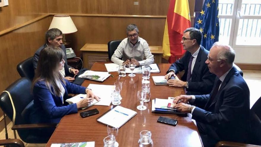 Reunión mantenida ayer entre el alcalde de Murcia y el secretario de Estado de Medio Ambiente.