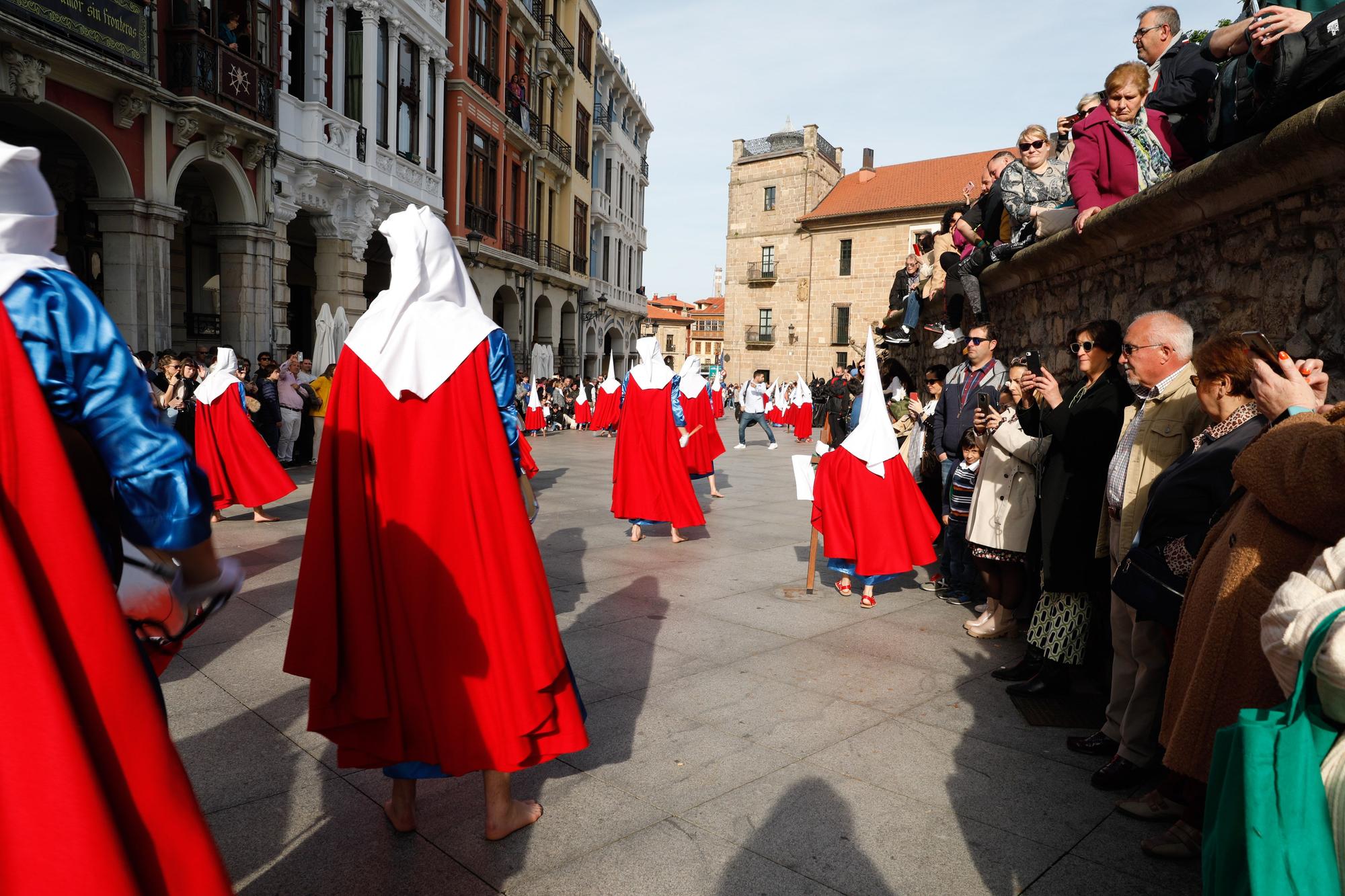 EN IMÁGENES: Emocionante sermón del Desenclavo y procesión del Santo Entierro