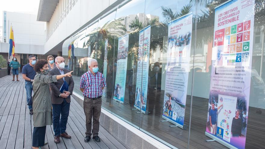 El Cabildo alerta del aumento de la desigualdad con una exposición que visibiliza el avance de la pobreza