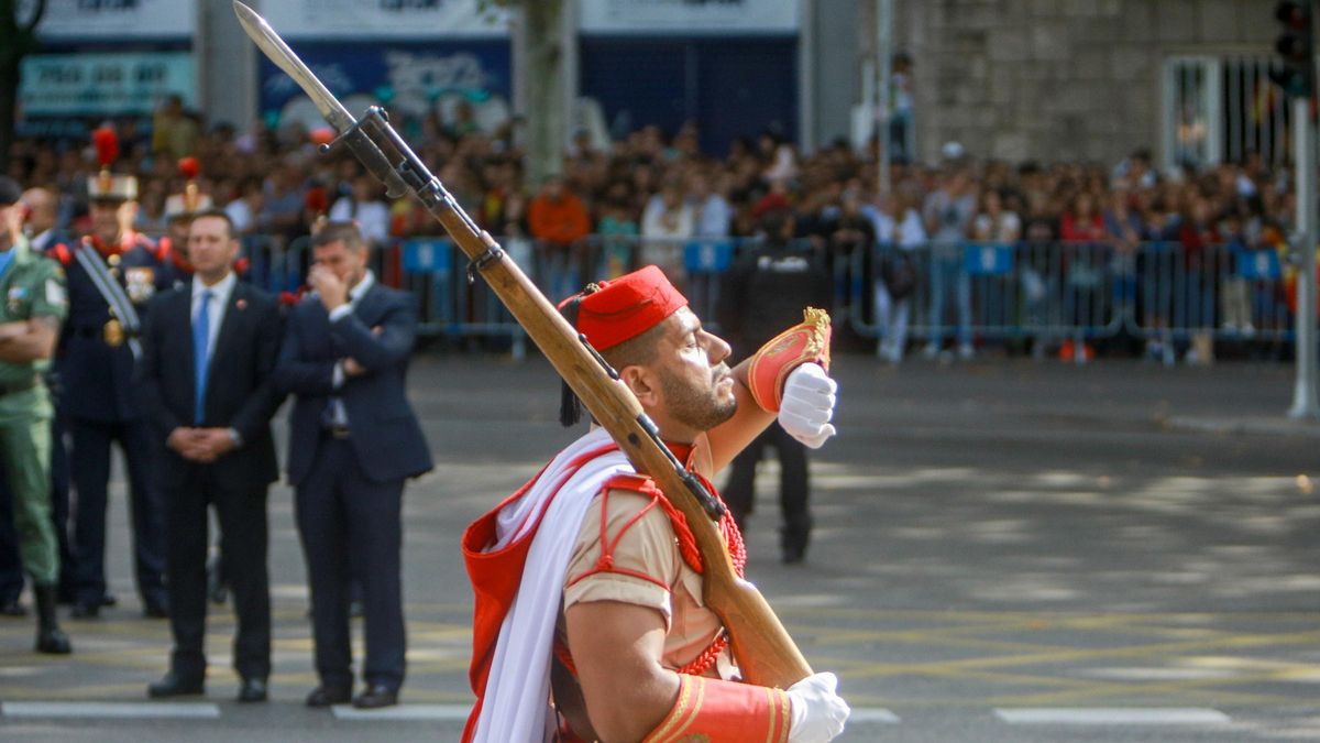 Militares participantes en el desfile del Día de la Fiesta Nacional.