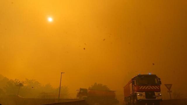 Imatge de l’incendi forestal a prop de Perpinyà.