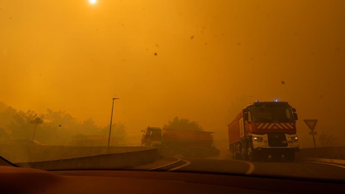 Continúa avanzando el incendio forestal cerca de Perpiñán (Francia)