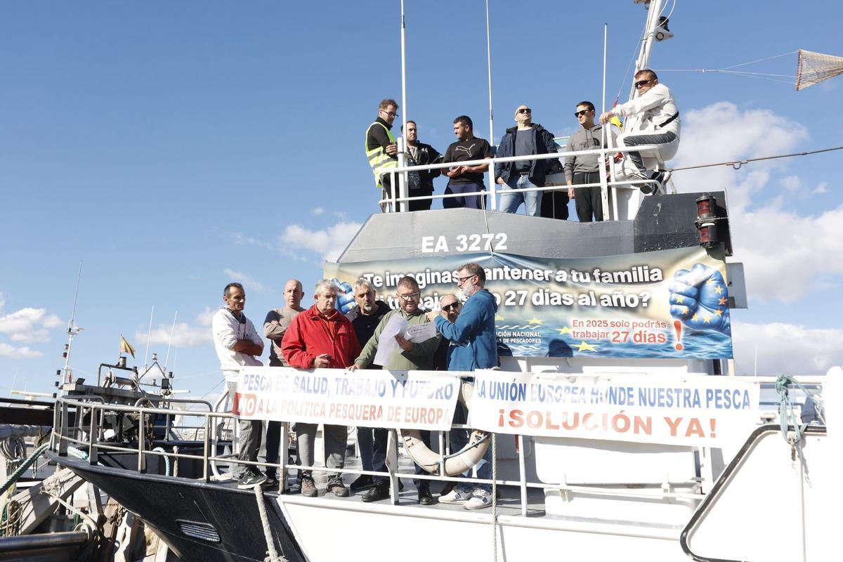 Los pescadores de La Vila Joiosa protestan por los recortes de la UE Los pescadores de La Vila Joiosa protestan por los recortes de la UE