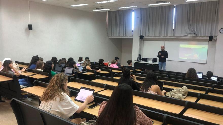 Alumnos de la Universitat durante una clase. | B.G.
