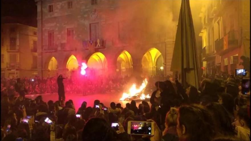 Manifestació feminista a la plaça Major de Manresa