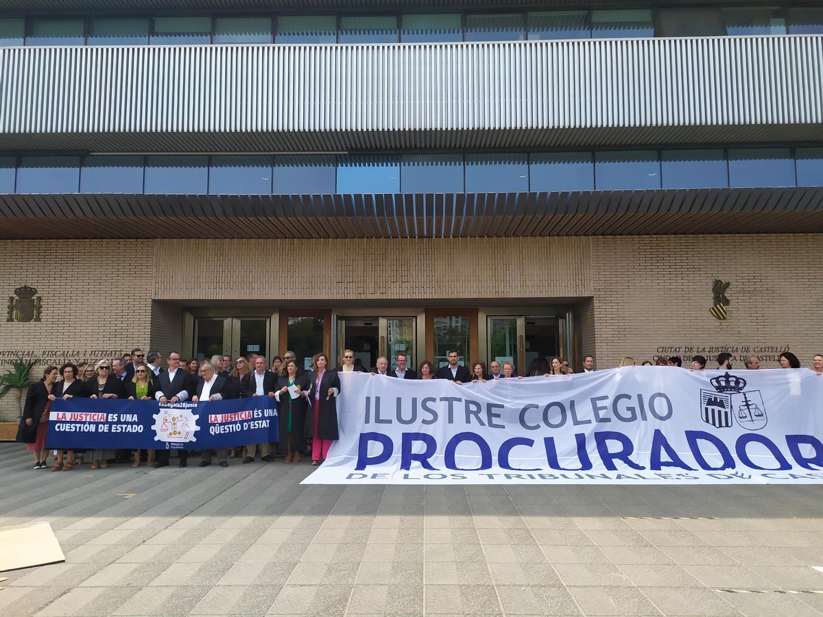 Concentración de abogados, procuradores y graduados sociales en Castelló