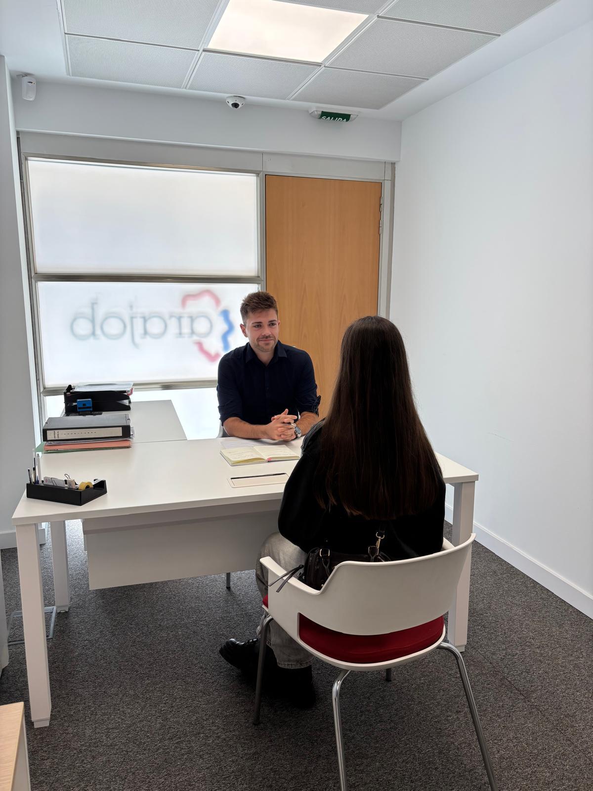 Selección directa de perfiles cualificados: Arajob garantiza procesos de contratación ágiles y seguros.