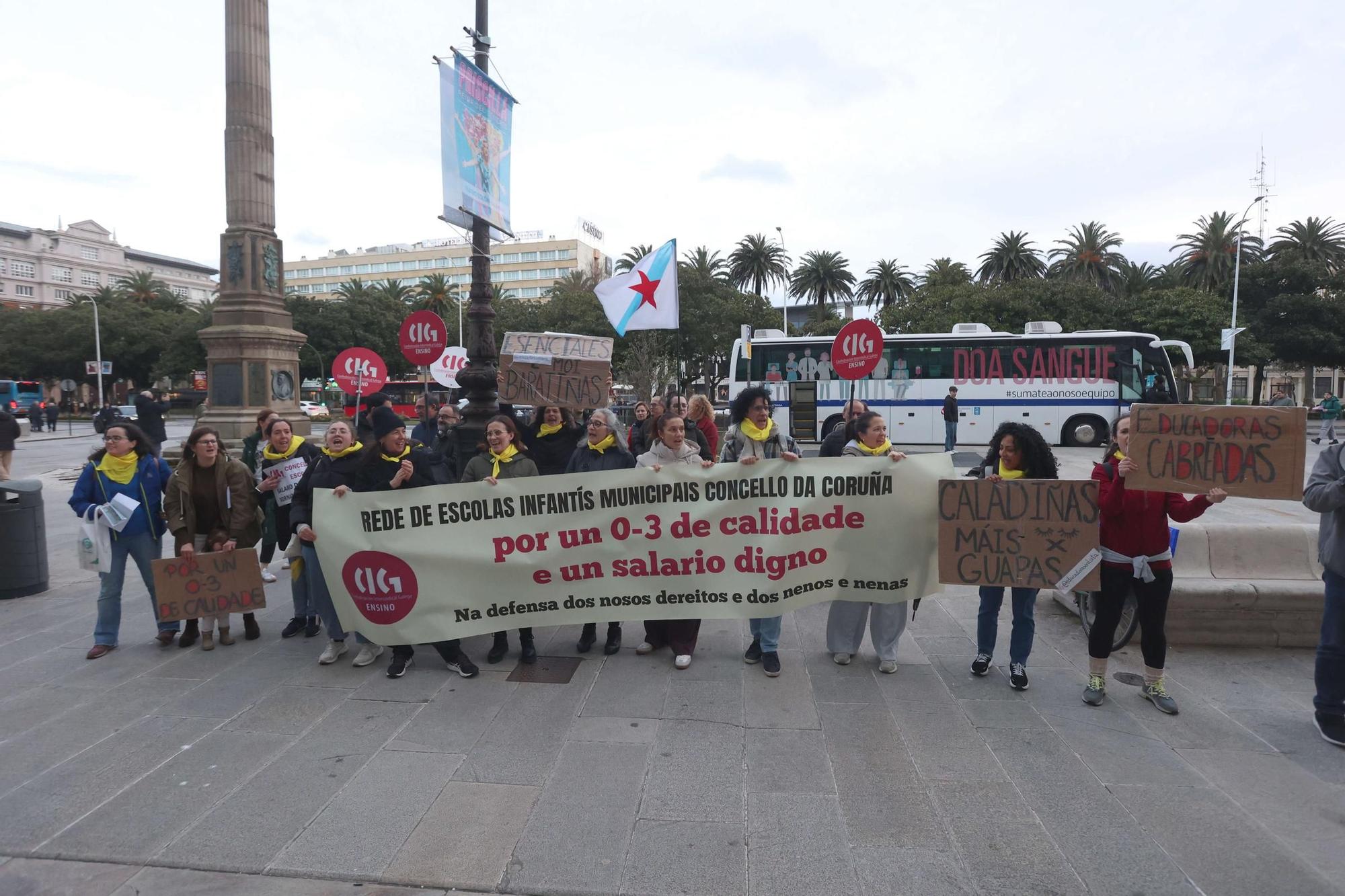 Protesta de trabajadoras de la red de escuelas infantiles municipales de A Coruña