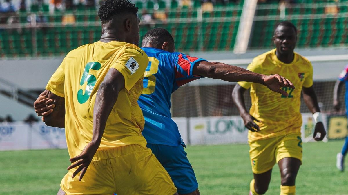 Pickel (18), en una acción defensiva antes de su lesión