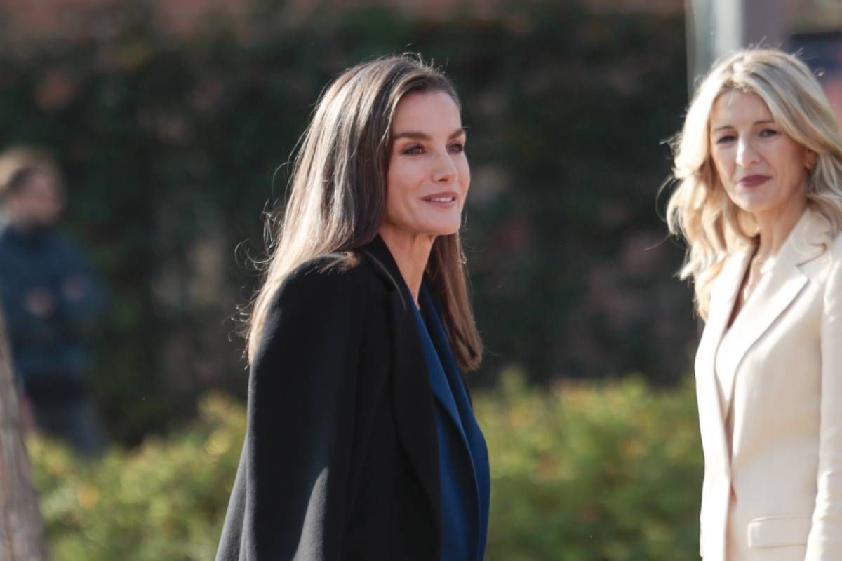 REINA LETIZIA TRAJE EL CORTE INGLÉS | La combinación prohibida de la reina Letizia para su nuevo traje de El Corte Inglés, que acompaña con pendientes 'gota de agua'