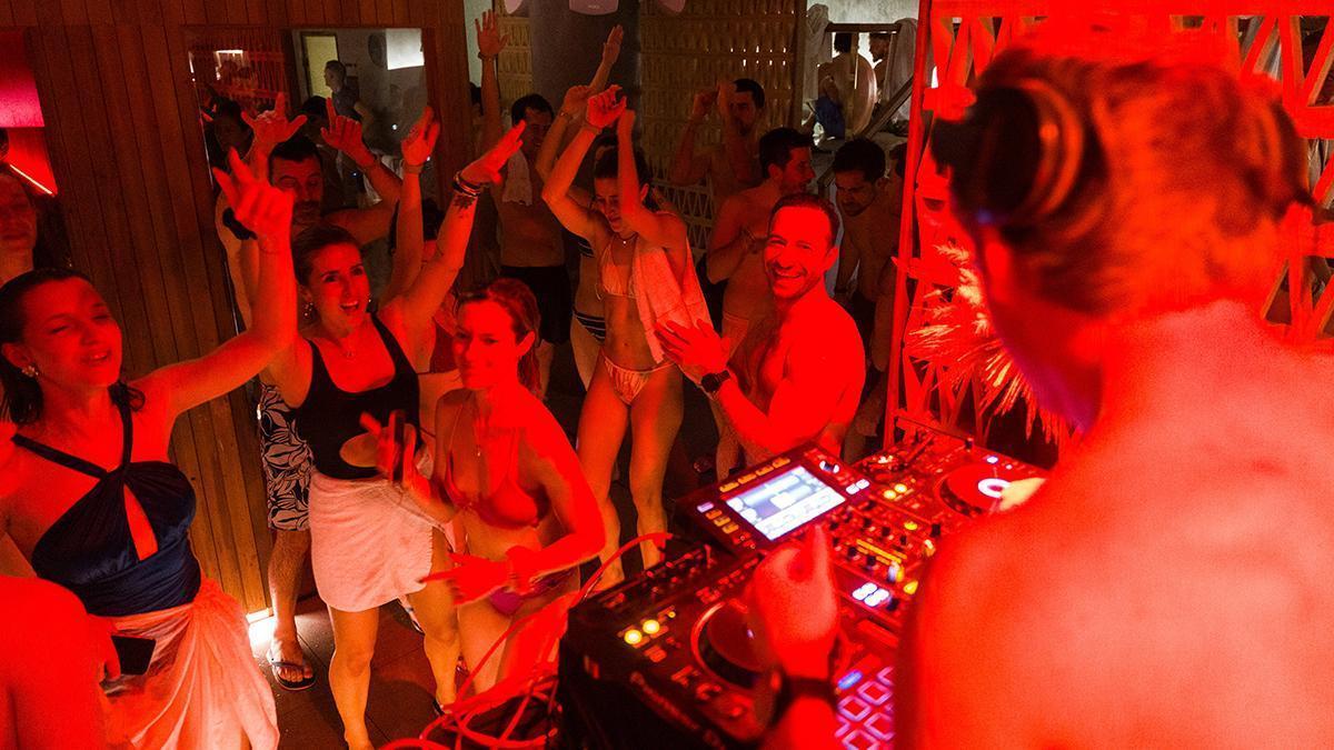 Spa Raves: fiestas en bañador con sauna, jacuzzis y DJ