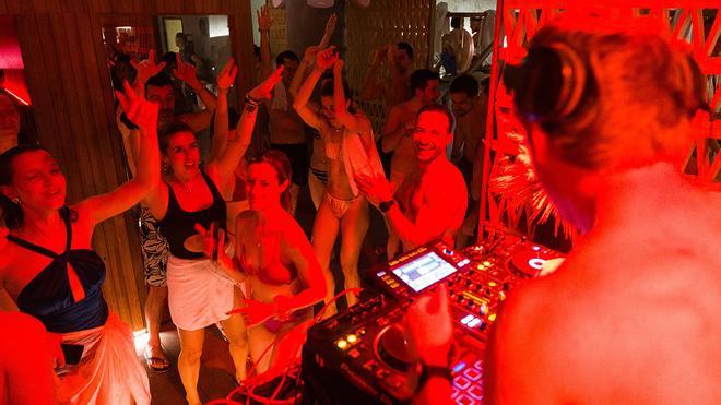 Spa Raves: fiestas en bañador con sauna, jacuzzis y DJ
