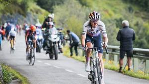 Paula Blasi, al ataque, en el Angliru.