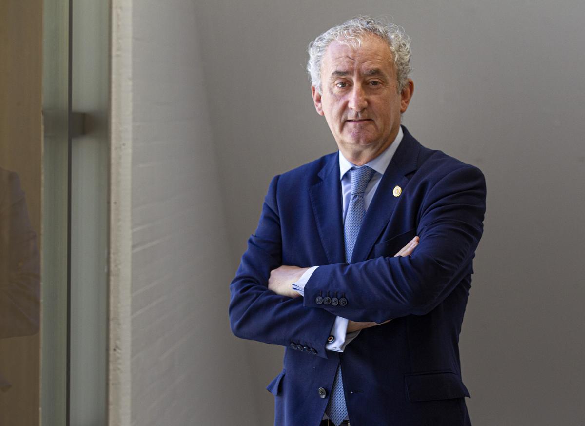 Tomás Cobo es presidente de la Organización Médica Colegial