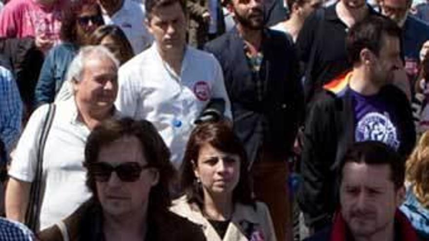 Adriana Lastra, en el centro de la foto, en segunda fila, en la manifestación prorrefugiados de Gijón.