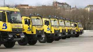 Frenético día para los bomberos de Asturias: se incendian cuatro vehículos en tres concejos en apenas dos horas