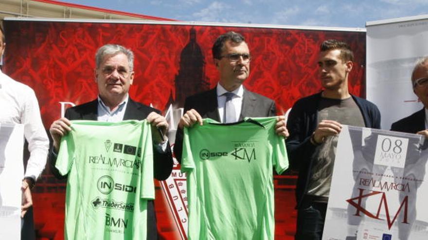 El alcalde Ballesta invita a todos a correr con el Real Murcia