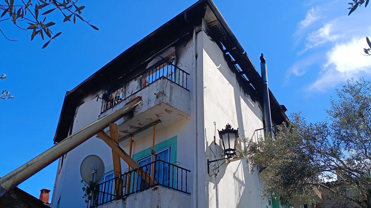 Vivienda en la que ha tenido lugar el incendio en Nuñomoral.